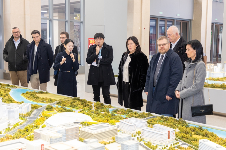 Multi-country political and business delegation visiting Xiong’an