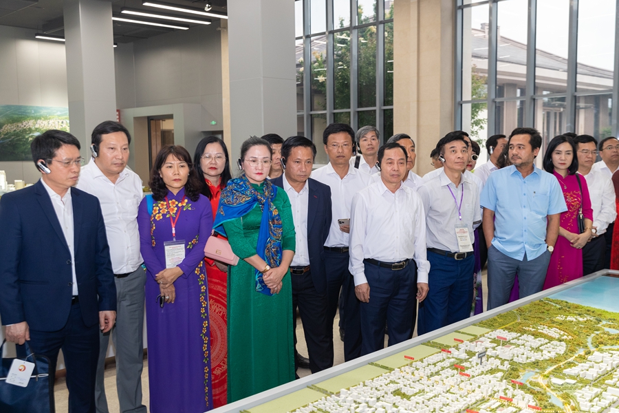 Communist Party of Vietnam bureau-level cadre delegation visiting Xiong’an